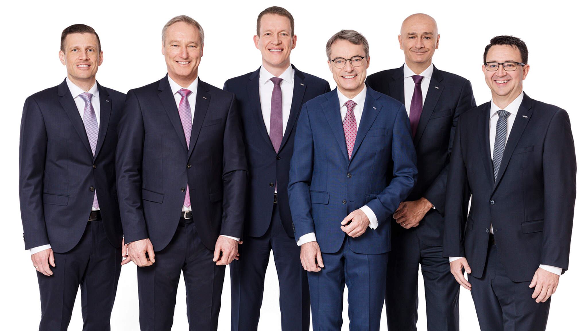 De la stânga la dreapta: Alexander Tonn, Managing Director European Logistics Germany (1/1 2021 COO Road Logistics), Michael Schilling, COO Road Logistics; Burkhard Eling, CFO (1/1/2021 CEO); Bernhard Simon, CEO; Edoardo Podestà, COO Air & Sea Logistics; Stefan Hohm, Corporate Director Corporate Solutions, Research & Development (1/1/2021 CDO) 