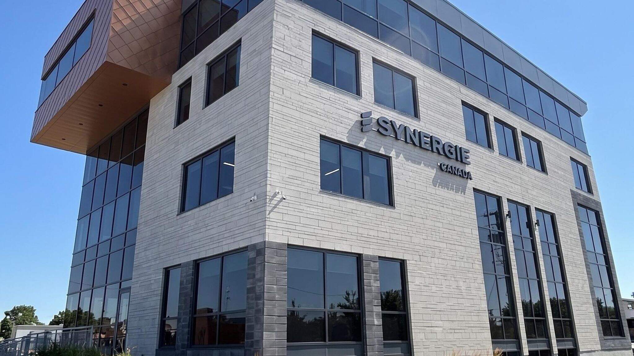 img. Sediul Synergie Canada din Boisbriand, l&acirc;ngă Montreal, Quebec, Canada
